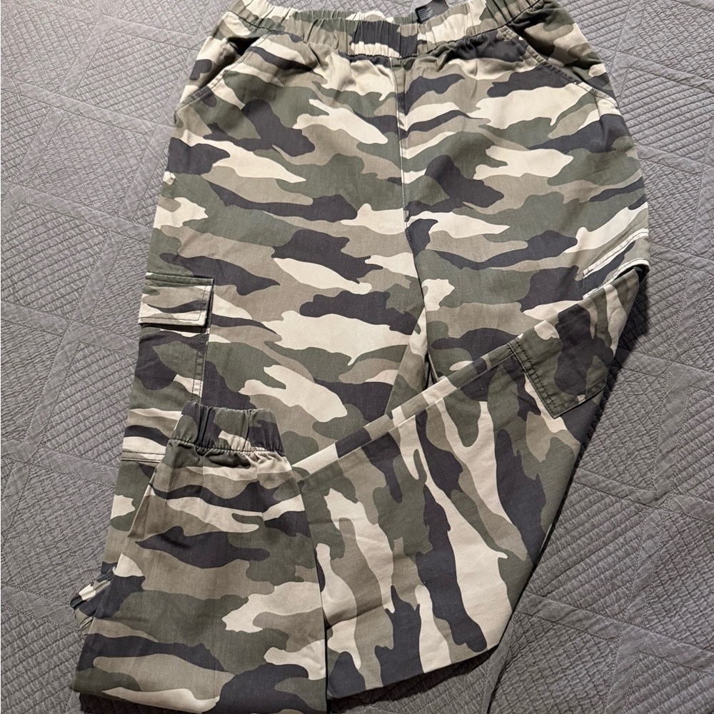 Divided Women’s Camo Cargo Jeans in Green, Black, Cream
